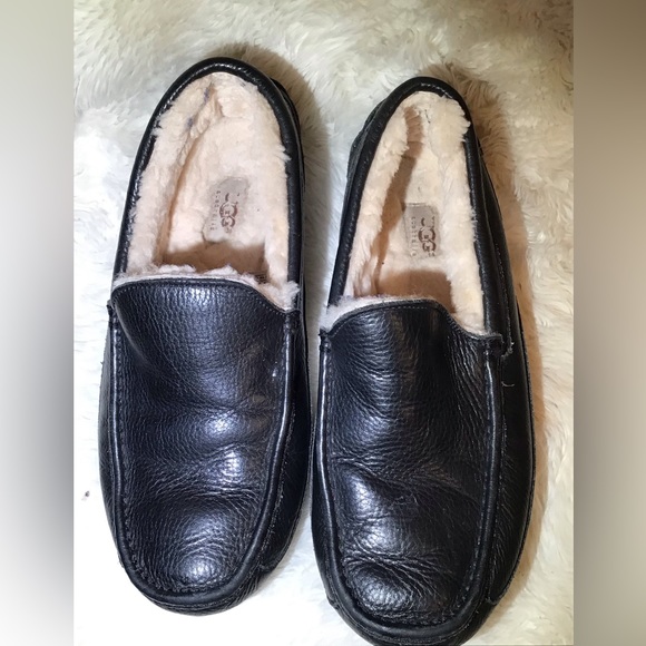 Uggs ascot black leather slippers size 10